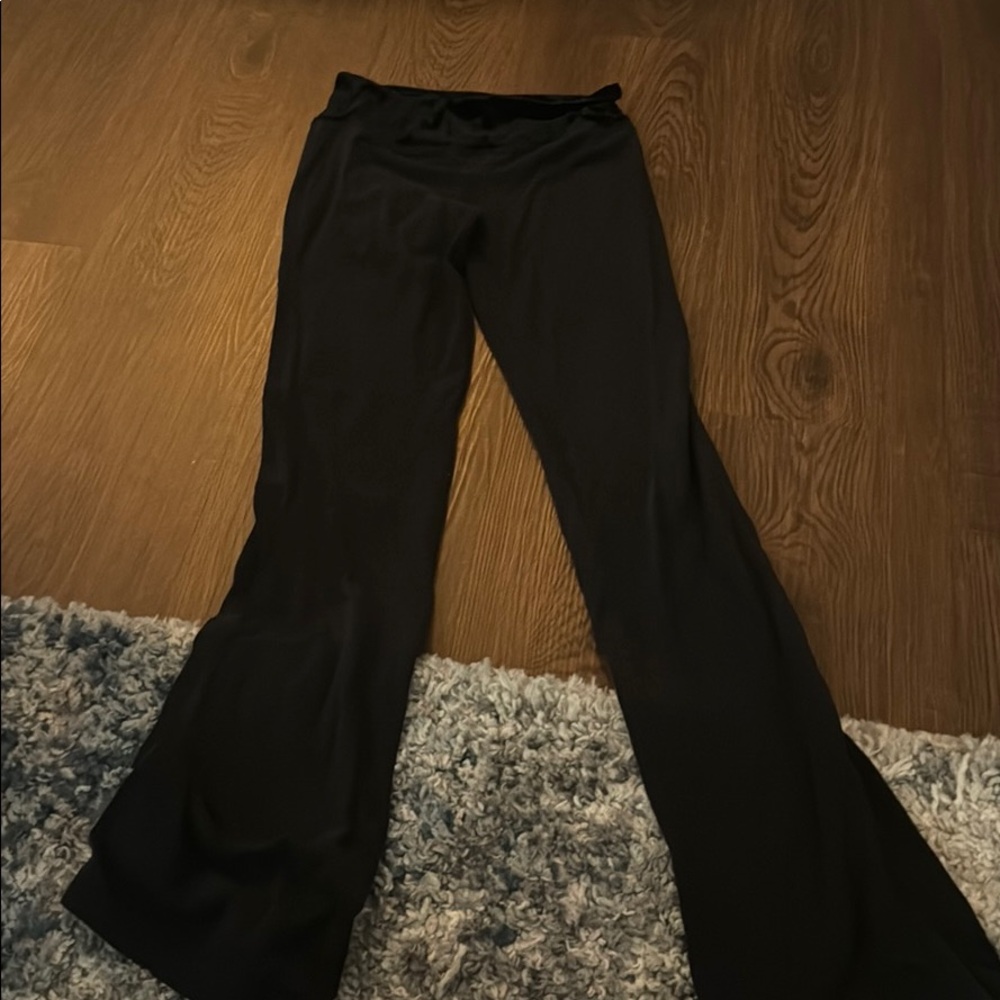 Black yoga pants
